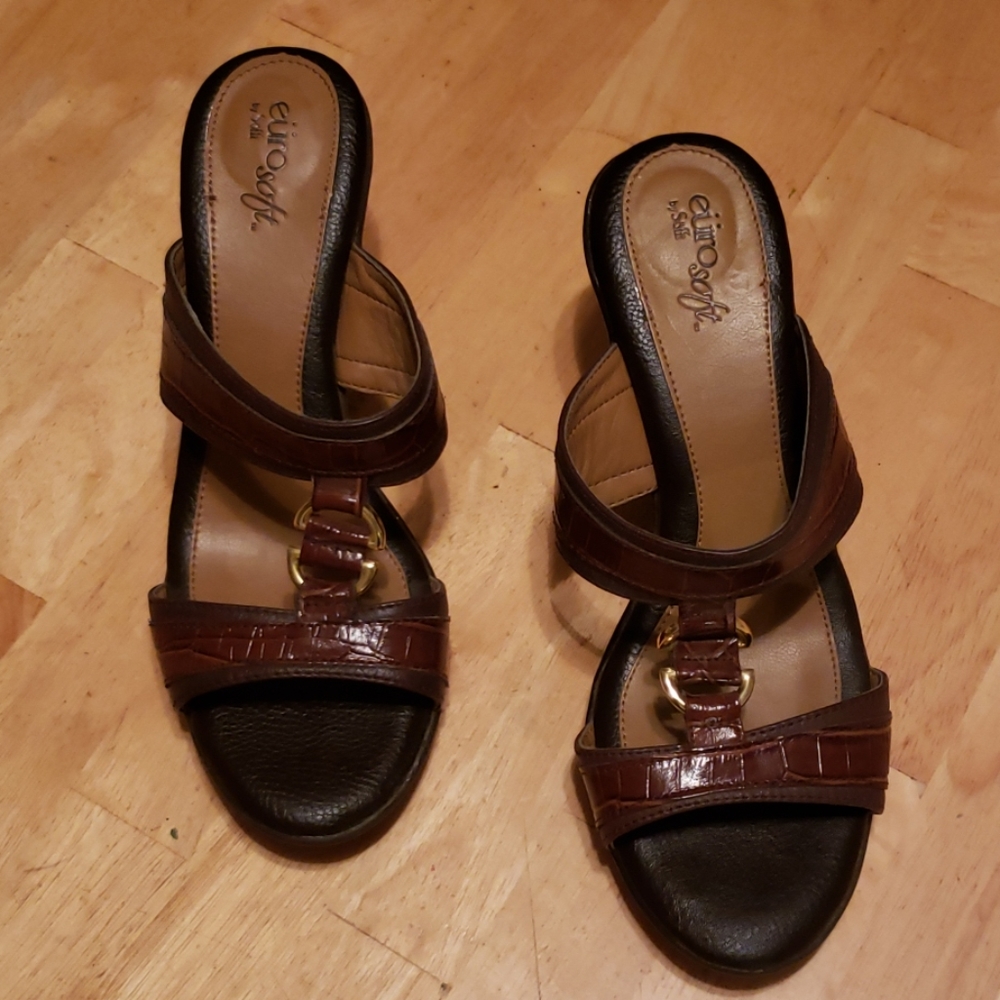 Shoes - Picture 2 of 6